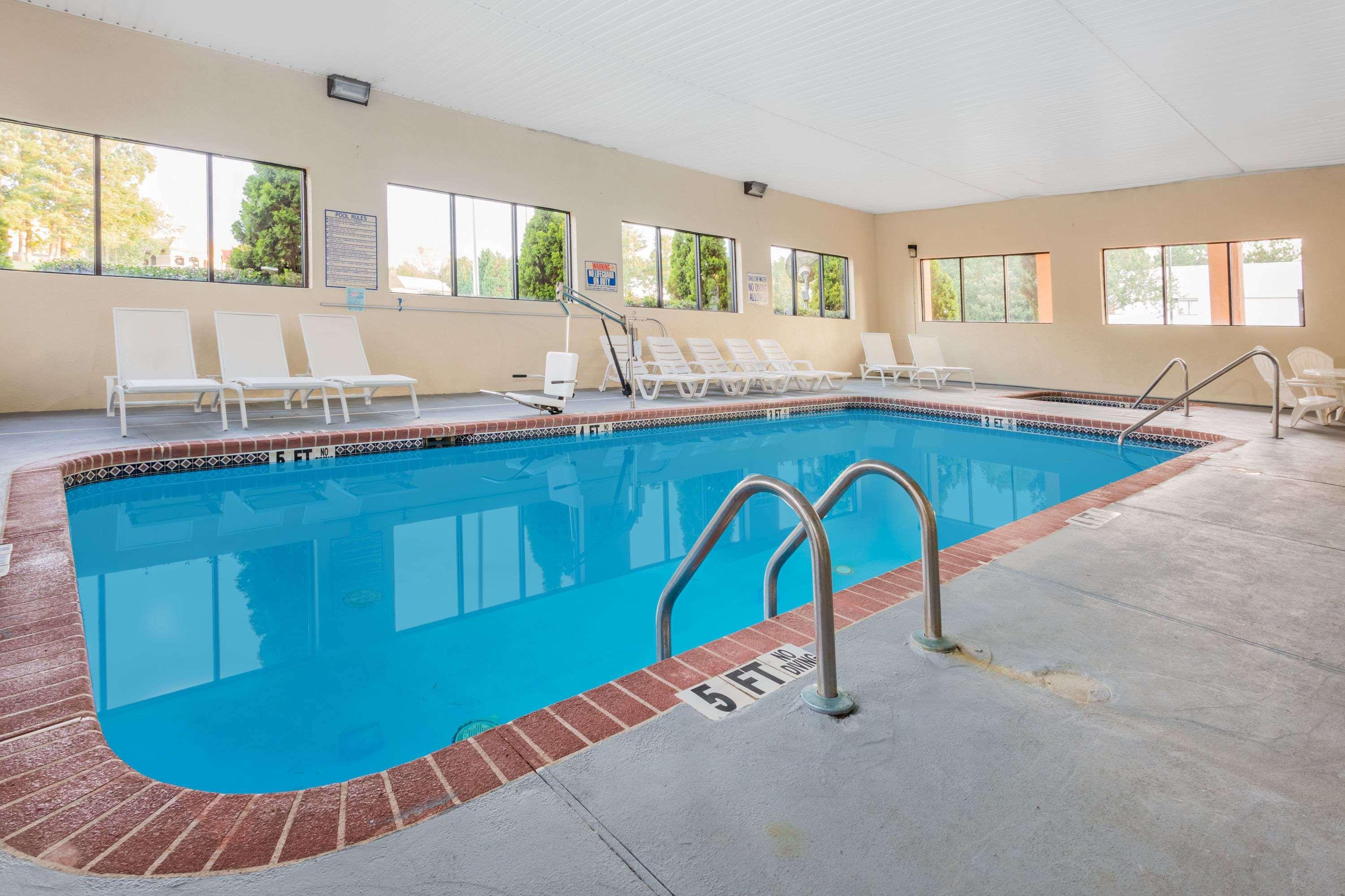 Days Inn & Suites By Wyndham Peachtree Corners Norcross Εξωτερικό φωτογραφία