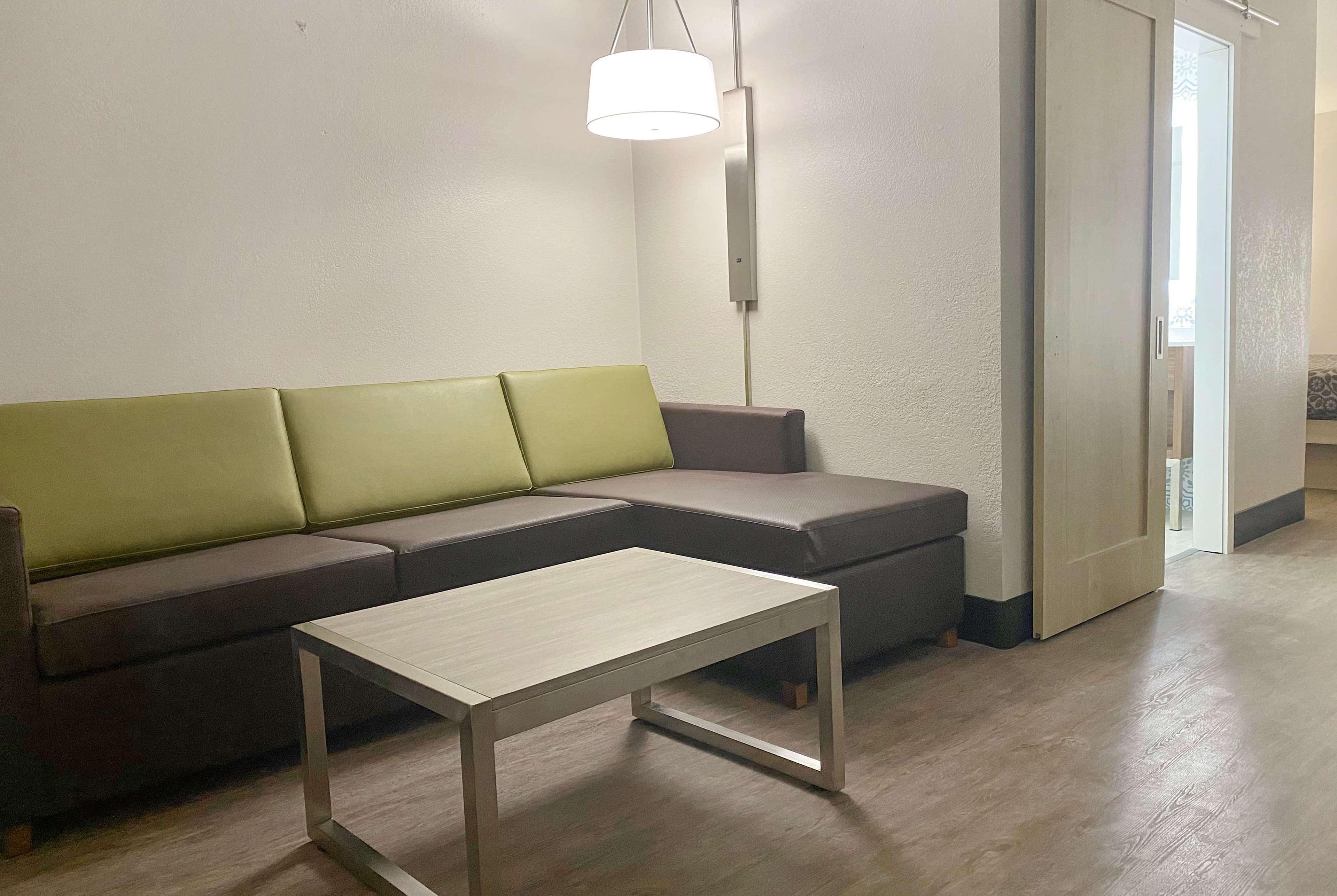Days Inn & Suites By Wyndham Peachtree Corners Norcross Εξωτερικό φωτογραφία