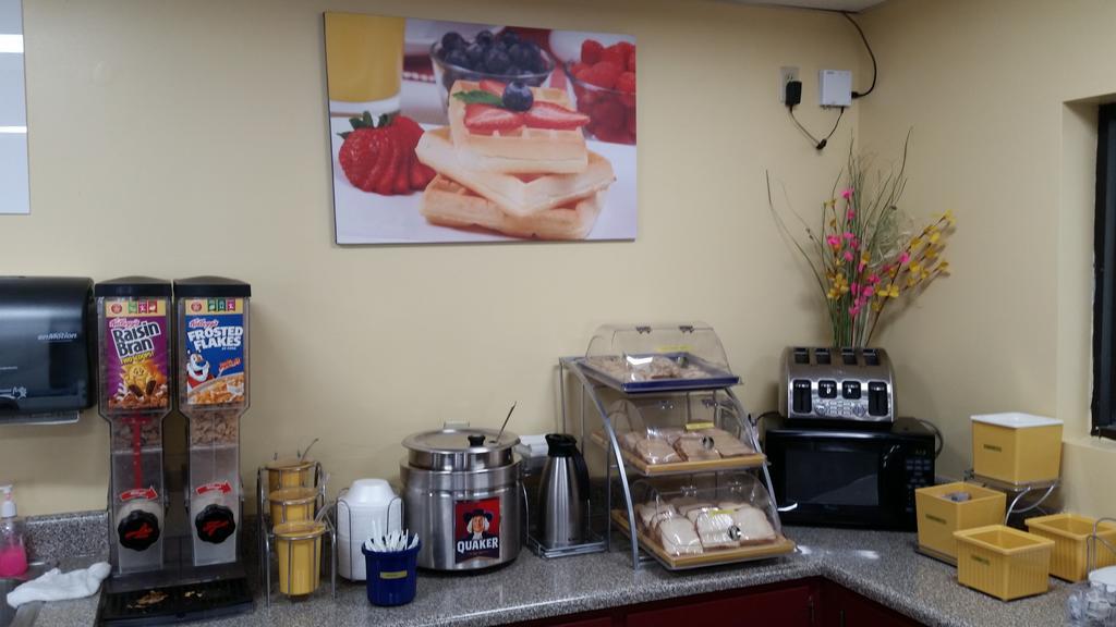 Days Inn & Suites By Wyndham Peachtree Corners Norcross Εξωτερικό φωτογραφία