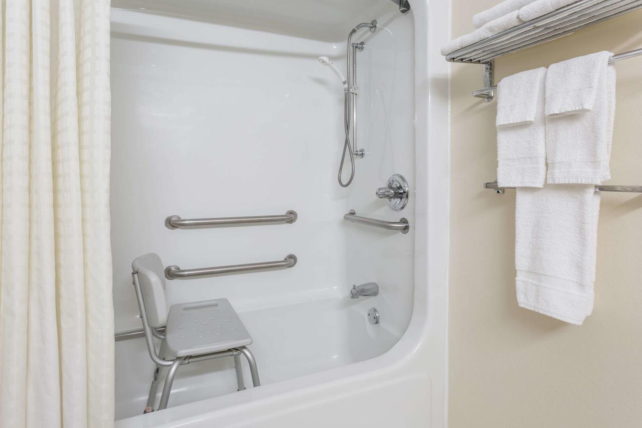 Days Inn & Suites By Wyndham Peachtree Corners Norcross Εξωτερικό φωτογραφία